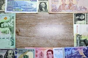 sedlar av annorlunda länder, färgad bakgrund foto