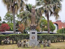 Nagasaki, japan november 16, 2023 syn av fred staty på nagasaki hypocenter parkera. den är en känd landmärke av nagasaki. foto