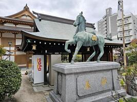 fukuoka, japan november 13, 2023 häst staty på kushida jinja helgedom var är en shinto helgedom belägen i hakata-ku, fukuoka, Japan, var grundad i i 757. foto