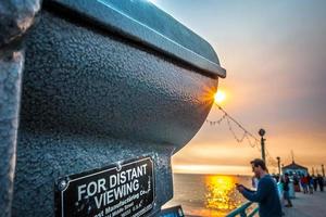 huntington beach, ca, 2021 - människor på stranden foto