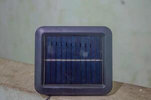mini bärbar sol- paneler för miljömässigt vänlig förnybar energi elektricitet foto