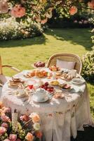 Land bordsbild, formell middag tabell miljö, tabell scape med jordgubb dekoration för bröllop fest och Semester händelse firande, foto