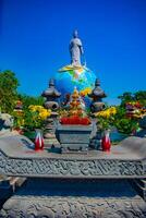 en buddhism statyer på suoi tien parkera i ho chi minh vietnam handhållen foto