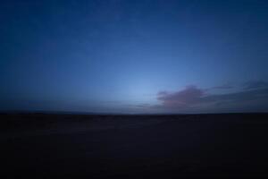 en gryning av öken- på mhamid el ghizlane i marocko bred skott foto