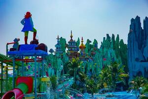 en stor monument på suoi tien parkera i ho chi minh vietnam foto