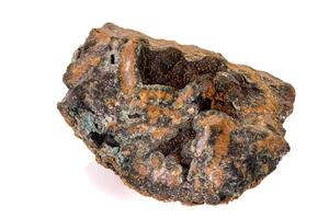 makro sten mineral kvarts med klorit på en vit bakgrund foto