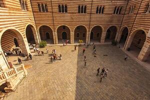 verona Italien 10 september 2020 regione palats med trappa i verona i Italien foto