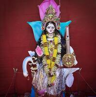 hindu gudinna mata saraswati statut foto