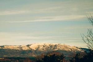 snö vid berget foto