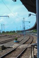 tåg Spår på tawang station, semarang foto