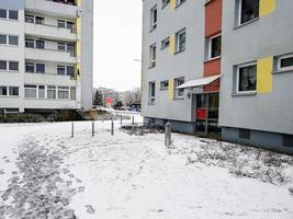 fotspår i snön i leherheide, bremerhaven, tyskland. foto