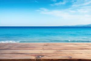 lugn sommar fly. en blå hav tabell på en trä- pir, fattande avkopplande vibrafon foto
