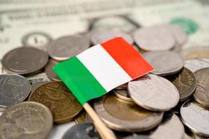 italien flagga på mynt bakgrund, affärs- och finans koncept. foto