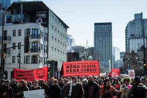 montreal, kanada 2 april 2015 - demonstranter tar kontroll över gatorna foto