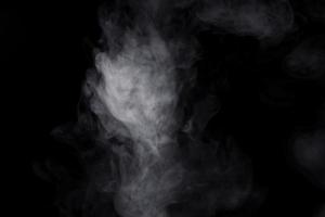 vit rök på svart bakgrund för överlagringseffekt. en realistisk rökeffekt för att skapa en intensiv nyans i ett foto