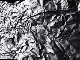 ytan av aluminiumfoliestruktur för bakgrunds- och designmaterial. skrynklig textur samling av silverfolie. abstrakt skrynkligt mönster bakgrund foto