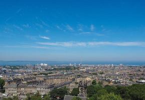 Flygfoto över Edinburgh från Calton Hill foto