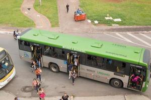 brasilia, df brazil, 25 november 2021 de nyinstallerade biodieseldrivna bussarna som nu är i trafik i brasilien foto