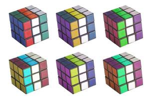 grupp av rubik på vit bakgrund foto