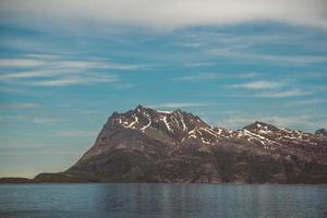 norge berg och landskap på öarna lofoten foto