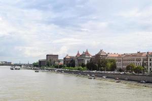 utsikt från frihetsbron frihetsbron i budapest, Ungern på en lugn solig vårdag. foto
