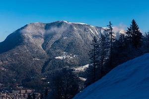 vinterberget ovanför garmisch partenkirchen foto