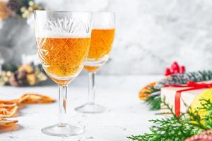 glas champagne mousserande vin semester jul cocktailparty glögg foto