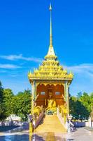 gyllene buddha wat phadung tham phothi tempel khao lak thailand.