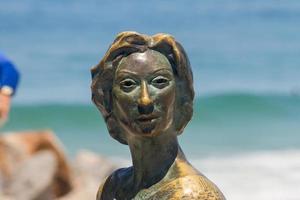 staty av Clarice Lispector, vid Praia do Leme i Copacabana i Rio de Janeiro, Brasilien.