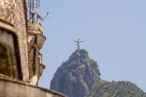 Kristus frälsaren sett från kvarteret Botafogo i Rio de Janeiro, Brasilien. foto