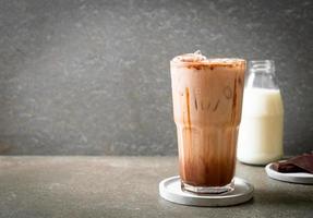 iced chocolate milkshake drink foto