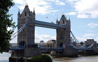 utsikt över Tower Bridge på Themsen i London. England, Storbritannien foto