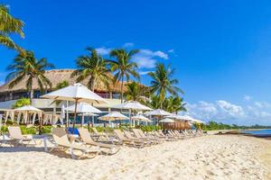 palmer parasoll solstolar beach resort playa del carmen mexico.