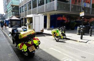 london, Storbritannien, 2016 - ambulans för paramedicinsk motorcykel står parkerad i soho-området i london foto