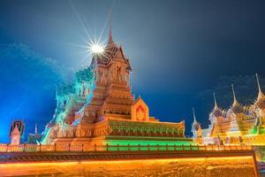 vax slottsfestivalparad i sakon nakhon-provinsen i thailand foto