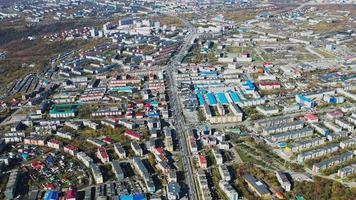 Flygfoto över det urbana landskapet i Petropavlovsk-Kamchatsky, Ryssland foto