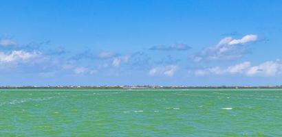 panorama landskap vy på vackra holbox ön turkost vatten Mexiko. foto