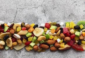 olika torkade frukter och nötter