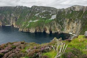 slieve league i county donegal, irland är en av de högsta klipporna i europa. foto