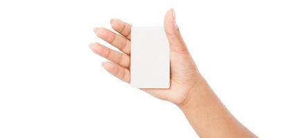 hand hålla tomt visitkort, kvinnlig arm hålla papper isolerad på vit bakgrund foto