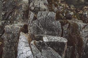 sten textur från vågor eroderar, natur bakgrund. toppvy. kopieringsutrymme. kan användas som banner foto