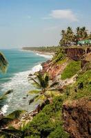 havsutsikt från Varkalas klippor. Kerala, Indien, 2013. foto