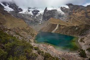 humantay glaciärsjö i vilcabamba bergskedjan, peru. foto