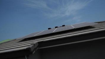 solceller. solcellspanel. solar tak kraftverk på taket foto