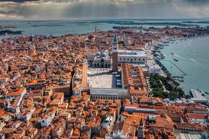 Flygfoto över Venedig nära Markusplatsen foto