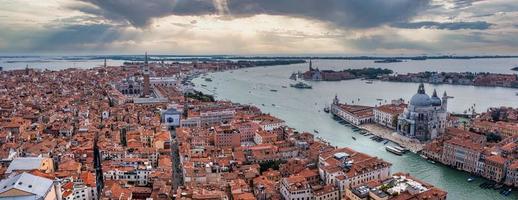 Flygfoto över Venedig nära Markusplatsen foto