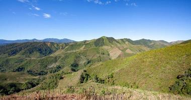 synpunkt på väg att förbjuda huai thon, bo kluea-distriktet, nan-provinsen, thailand foto