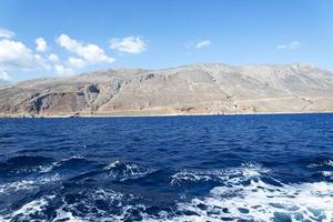 havet och bergen på Kreta. foto