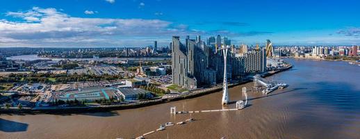 Flygfoto över linbanor för emirates air line i london, Storbritannien. foto