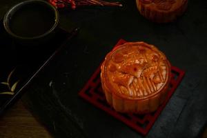 mooncakes det används för att visa respekt för månen. det är ett viktigt föremål som används i den kinesiska midhöstfestivalen. foto